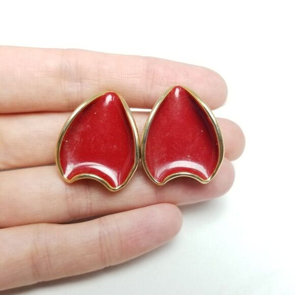 Vintage Red Enamel Petal Shape Clip On Earrings, Retro Bright Design, Estate - Picture 2 of 6
